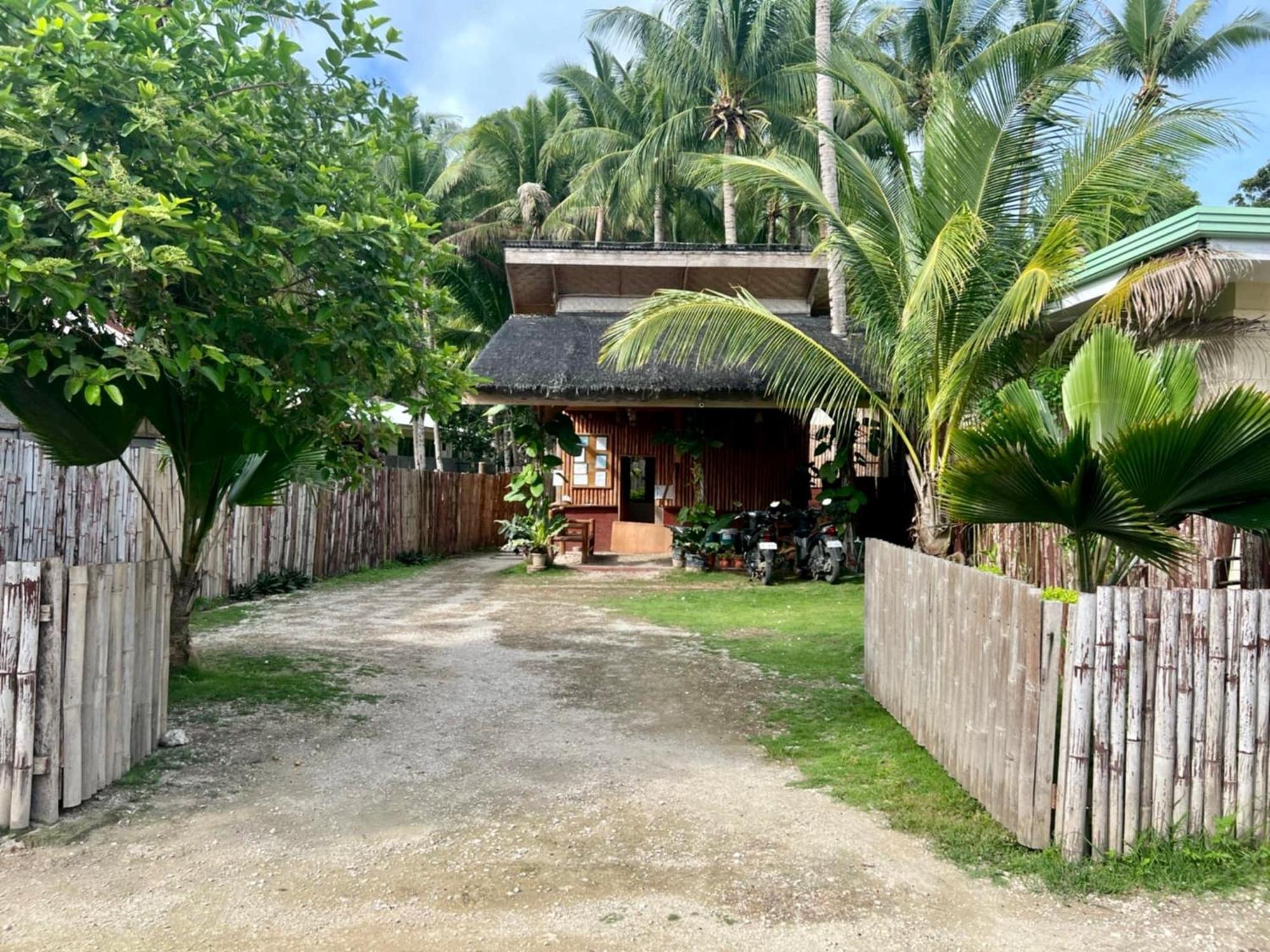 Hola Beach Resort Siquijor Buitenkant foto