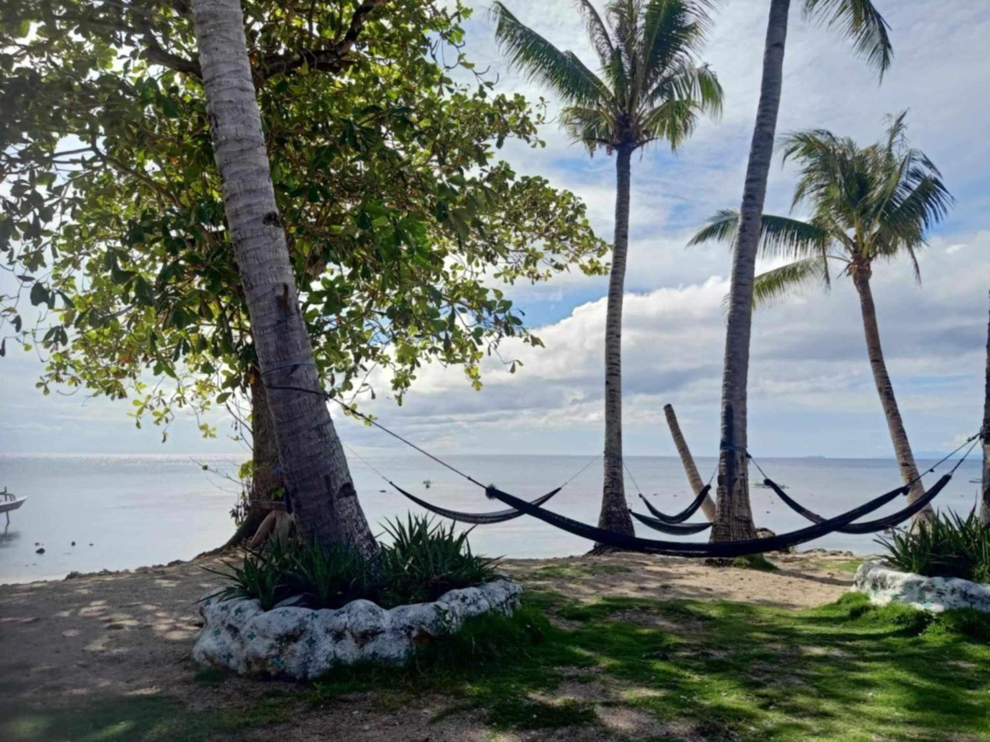 Hola Beach Resort Siquijor Buitenkant foto